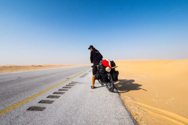 Na kole přes Arabský poloostrov s Tadeášem Šímou